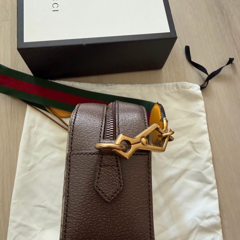 Gucci GG Supreme Crossbody Bag - Picture 4 of 9